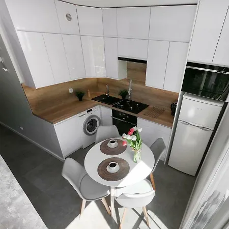 New - 300 M Town Hall - 3 - 7 People