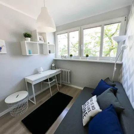 New - 300 M Town Hall - 3 - 7 People *