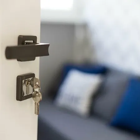 New - 300 M Town Hall - 3 - 7 People Appartement