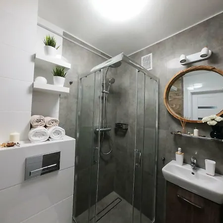 New - 300 M Town Hall - 3 - 7 People