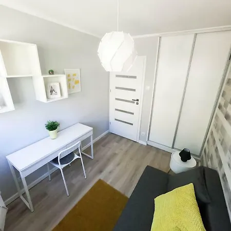 New - 300 M Town Hall - 3 - 7 People