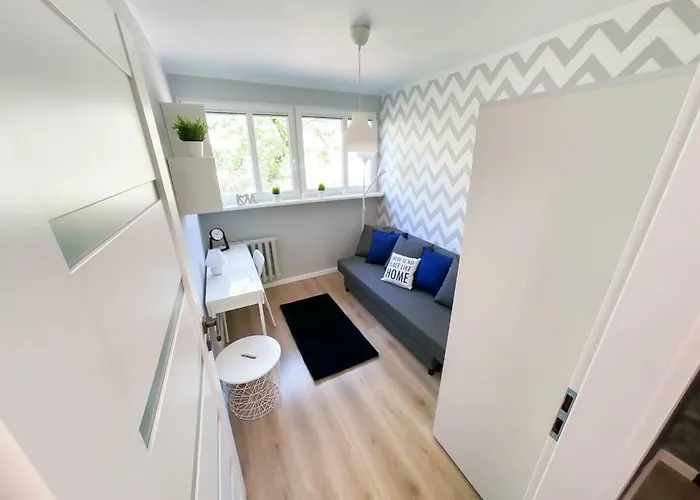 New - 300 M Town Hall - 3 - 7 People * فروتسواف