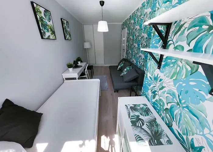 New - 300 M Town Hall - 3 - 7 People شقة