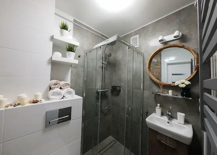 New - 300 M Town Hall - 3 - 7 People