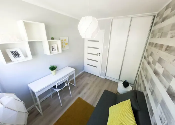 New - 300 M Town Hall - 3 - 7 People